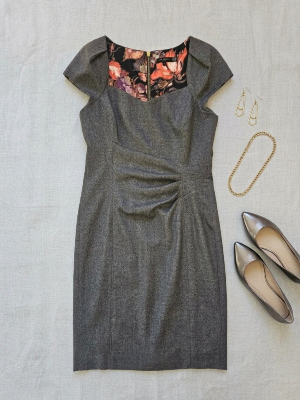 Ted Baker Gray Wool Sheath Dress Cap Sleeve Sweetheart Neckline Lined Size M 8